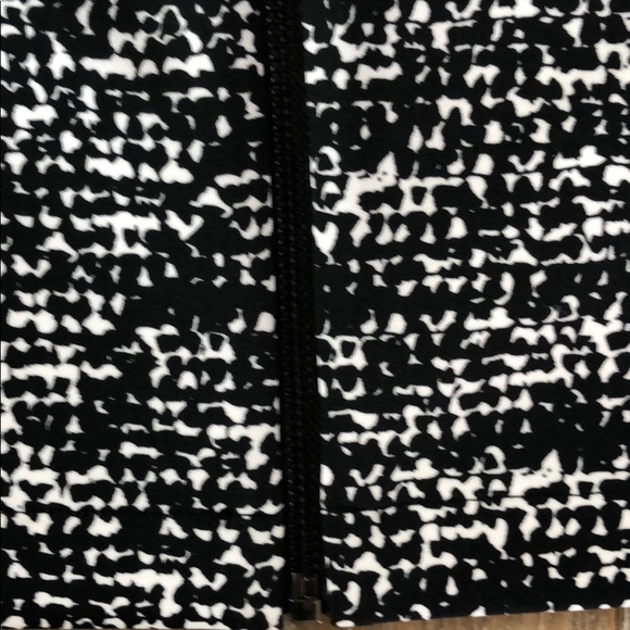 Vince Camuto• Exposed Zipper Pencil Skirt - Picture 5 of 8